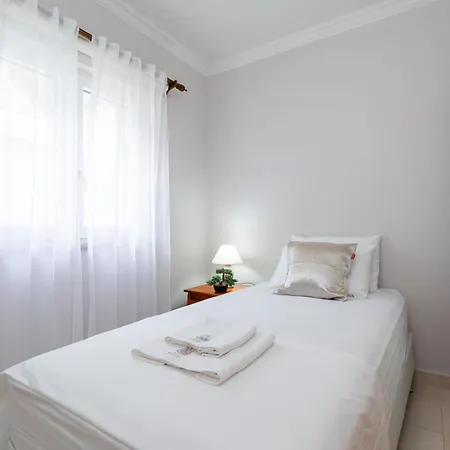 Apartment - Happy *