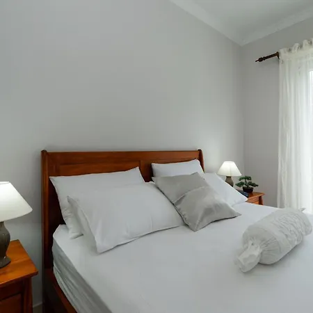 Apartment - Happy *